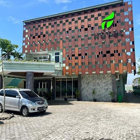T Hotel Kualanamu Lubukpakam Екстер'єр фото