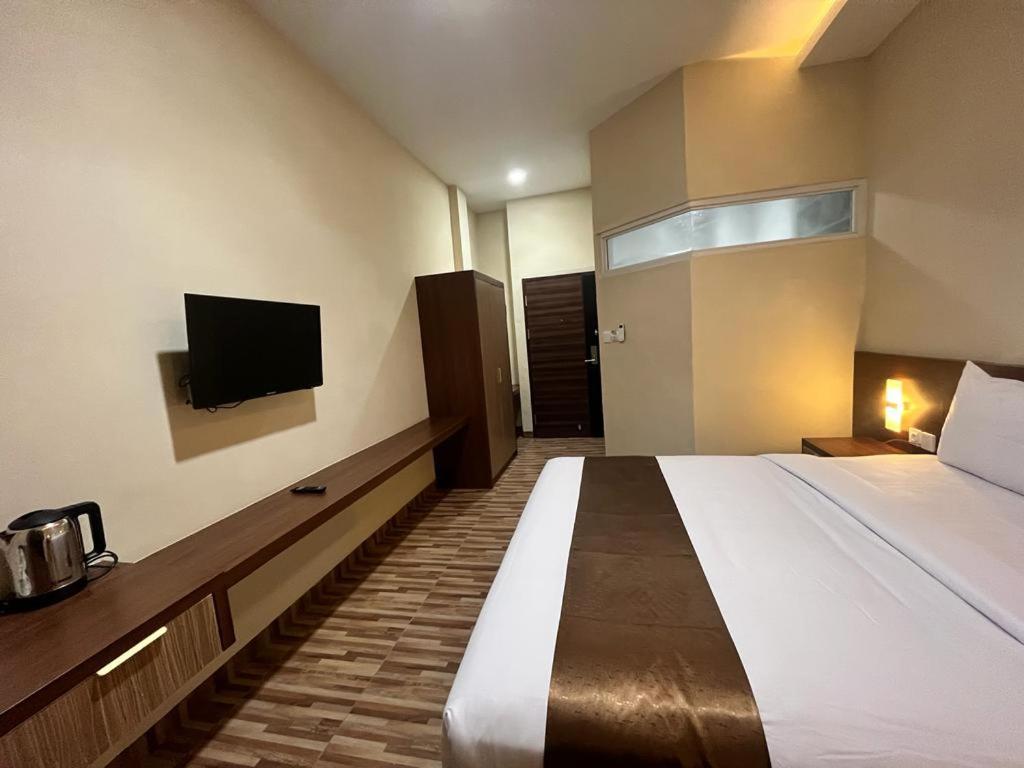 T Hotel Kualanamu Lubukpakam Екстер'єр фото