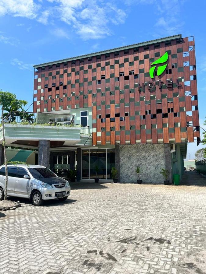 T Hotel Kualanamu Lubukpakam Екстер'єр фото