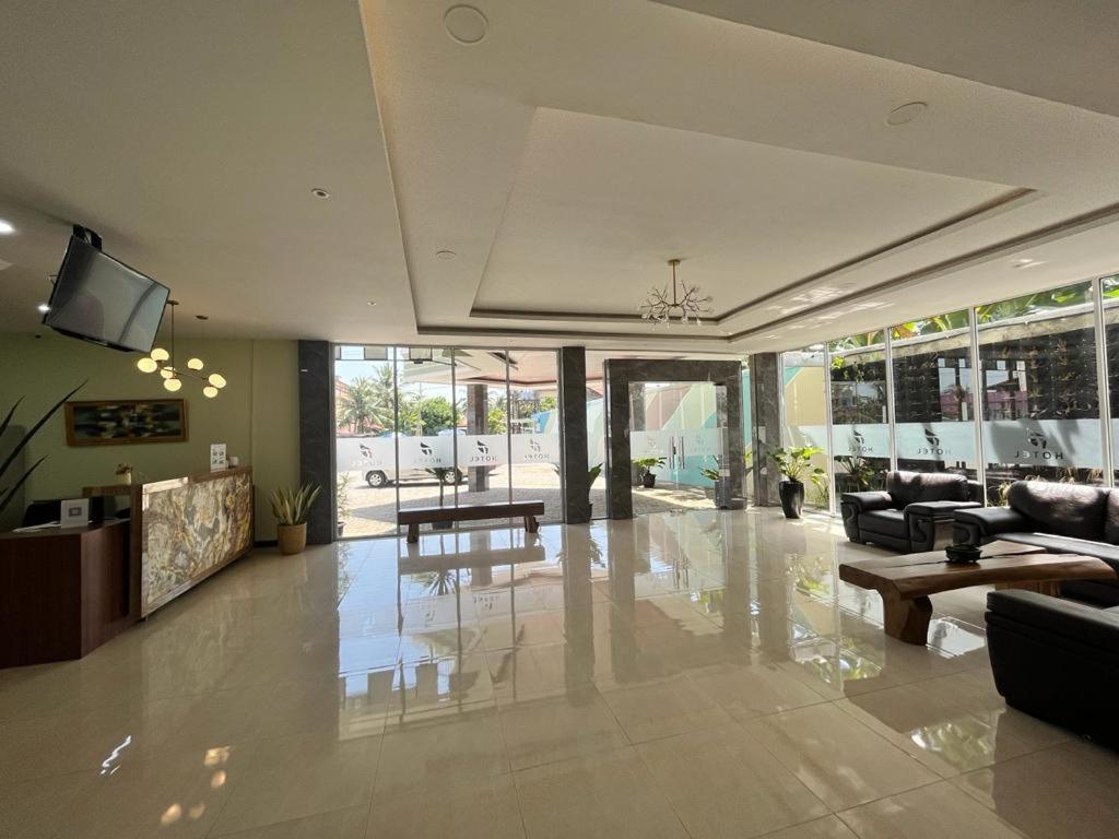 T Hotel Kualanamu Lubukpakam Екстер'єр фото